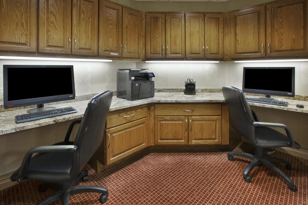 Hampton Inn & Suites Plattsburgh image 12