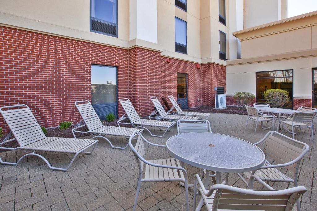 Hampton Inn & Suites Plattsburgh image 14