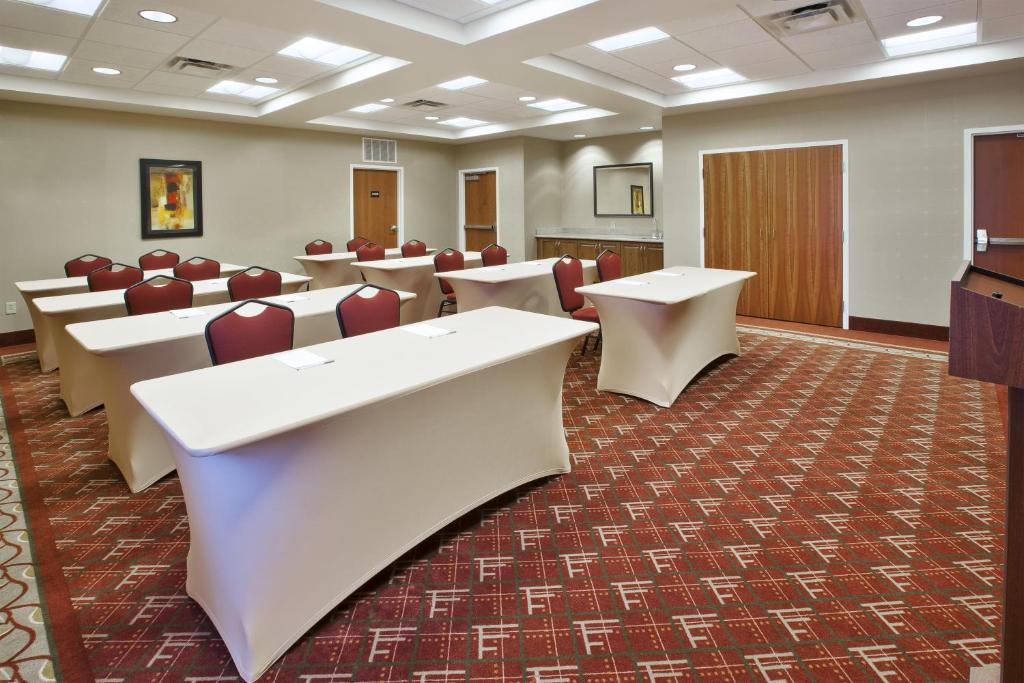 Hampton Inn & Suites Plattsburgh image 17