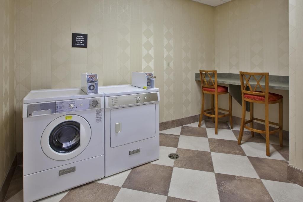 Hampton Inn & Suites Plattsburgh image 18