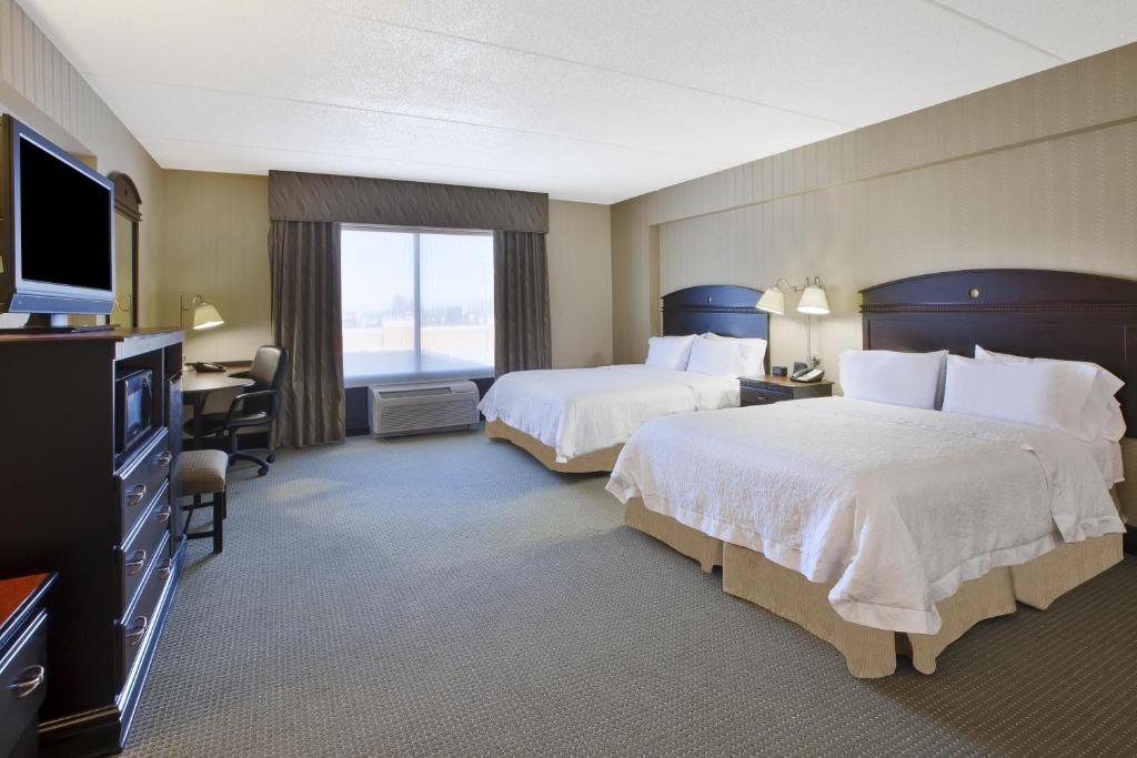 Hampton Inn & Suites Plattsburgh image 19