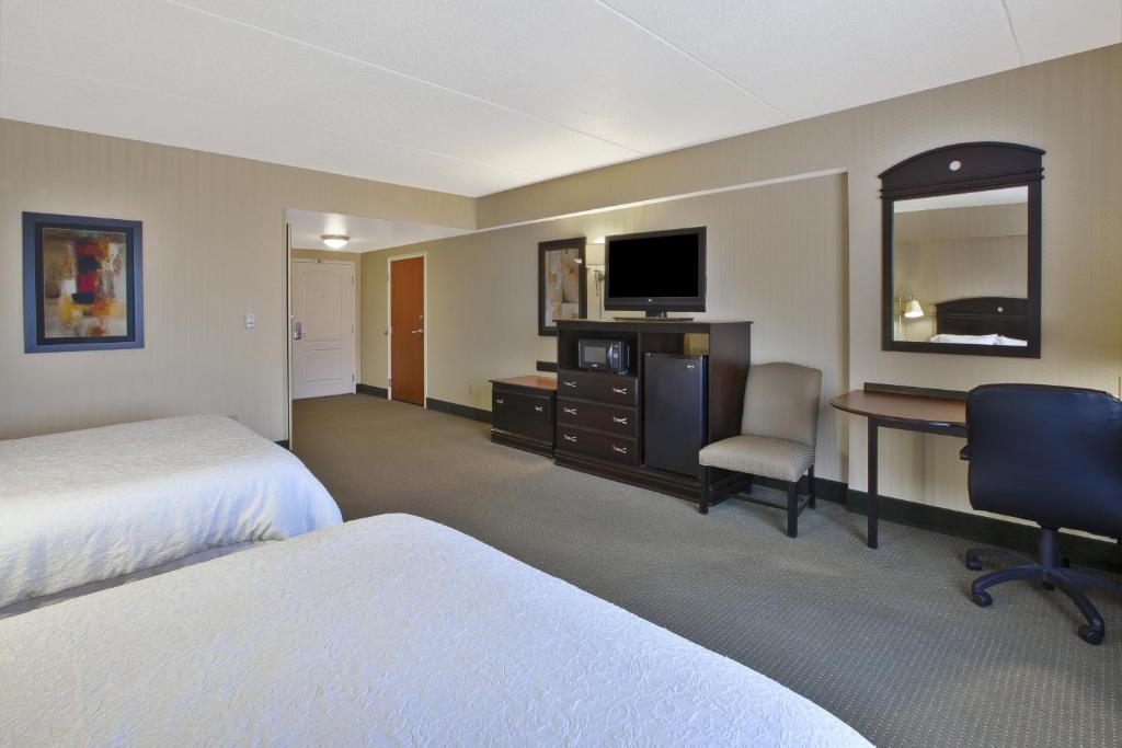 Hampton Inn & Suites Plattsburgh image 20