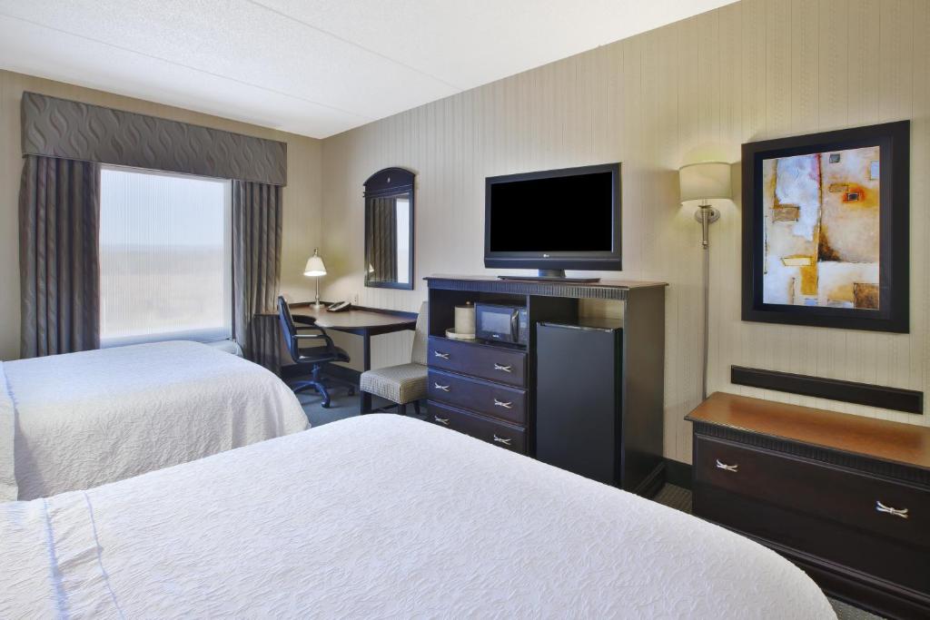 Hampton Inn & Suites Plattsburgh image 22