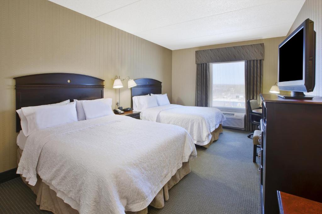 Hampton Inn & Suites Plattsburgh image 23