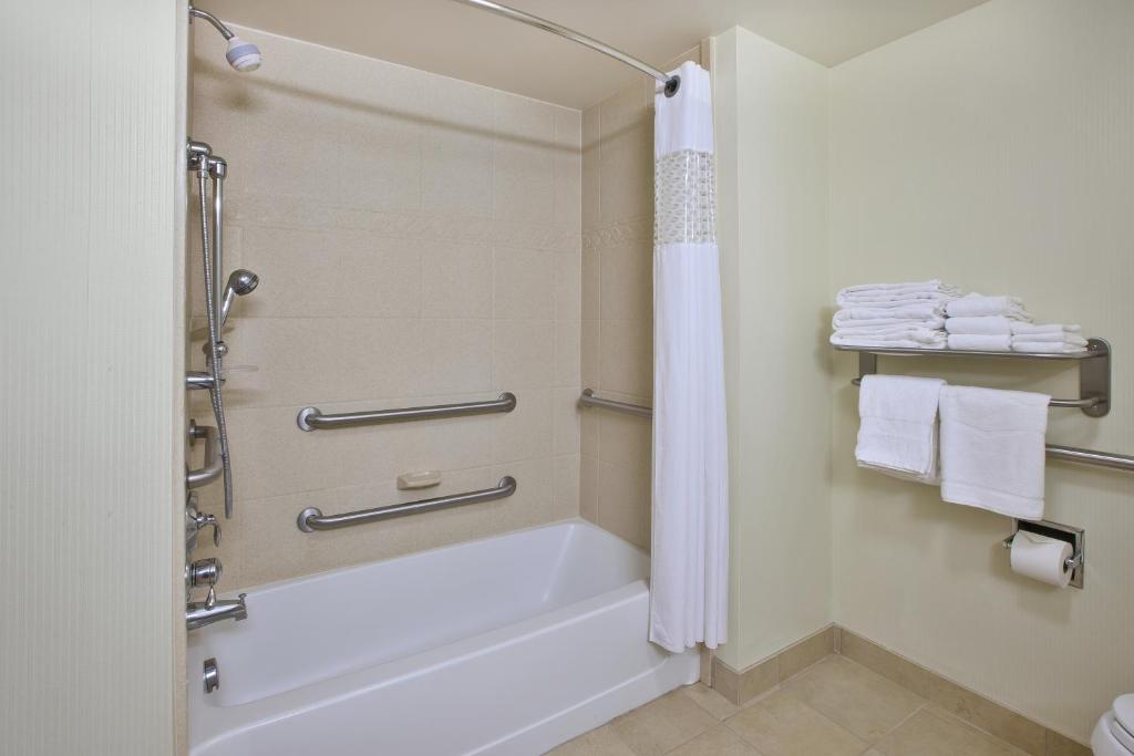 Hampton Inn & Suites Plattsburgh image 24