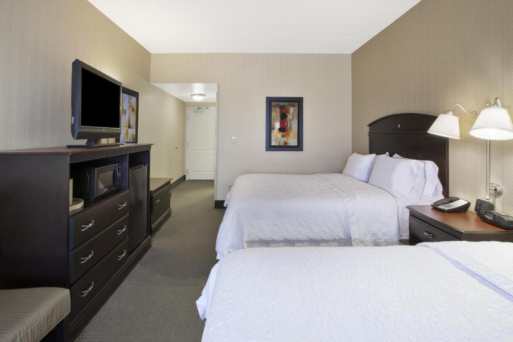 Hampton Inn & Suites Plattsburgh image 25